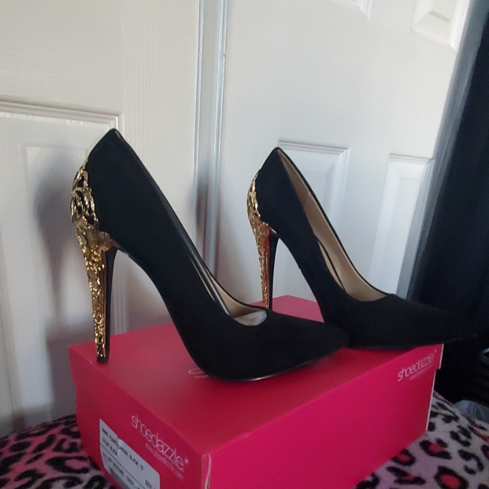 Shoes - Picture 3 of 4